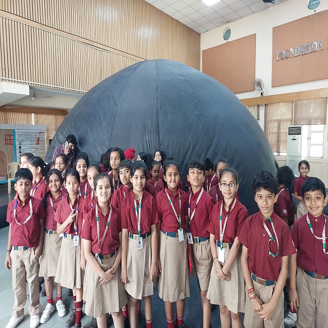 Mobile Planetarium Show at School for Primary