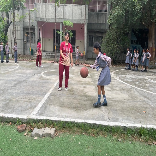Citizenship Programme initiative: Teaching basketball at nearby municipal school