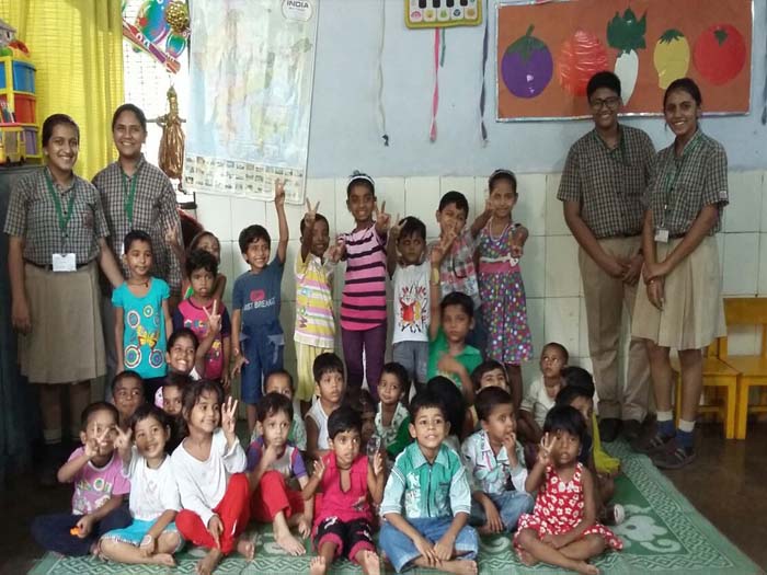 Citizenship Programme: Visit to Palna Shishu Kendra at Dakshinpuri Centre.