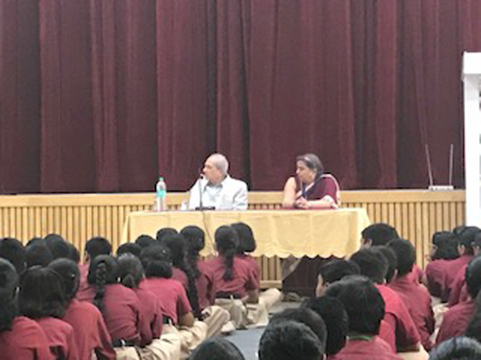 School chairman interacts on Swachhta