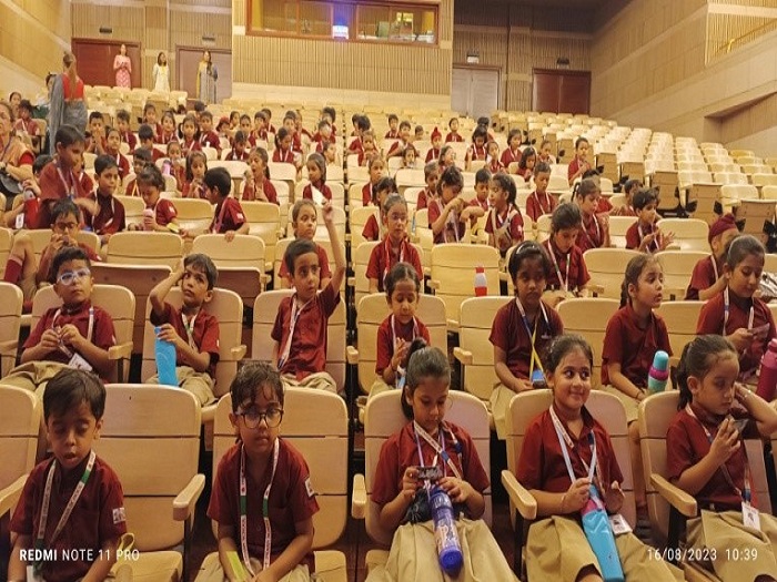 Class 1 visits the Lotus Temple
